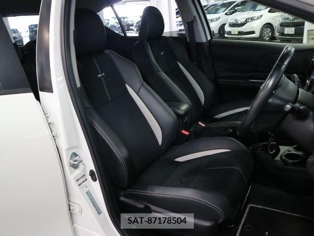 Toyota AQUA 2014-06 329708-11