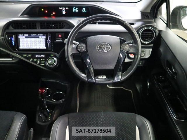 Toyota AQUA 2014-06 329708-9
