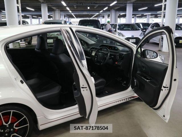 Toyota AQUA 2014-06 329708-10