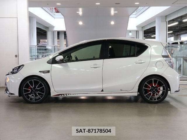 Toyota AQUA 2014-06 329708-8