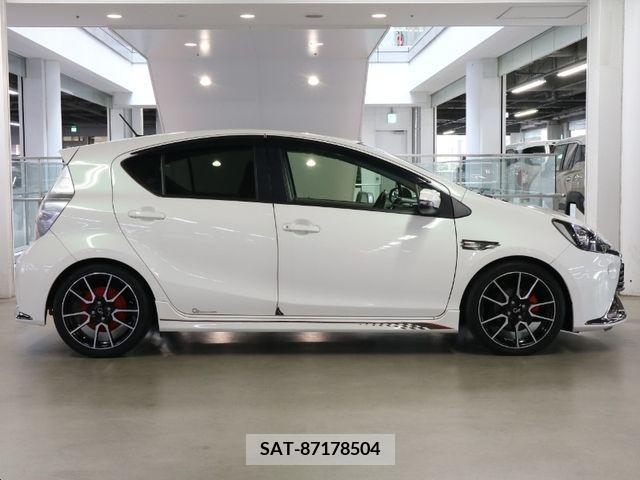 Toyota AQUA 2014-06 329708-7