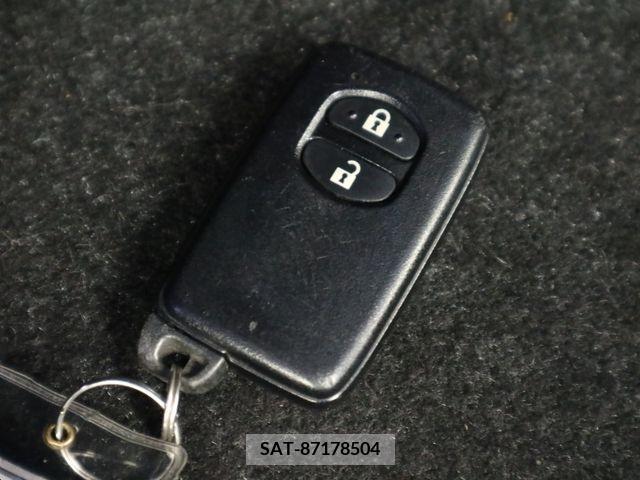 Toyota AQUA 2014-06 329708-20
