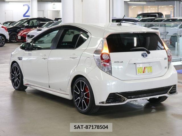 Toyota AQUA 2014-06 329708-6
