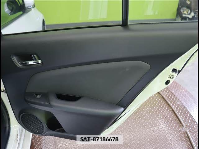 Toyota PRIUS 2016-01 281851-27