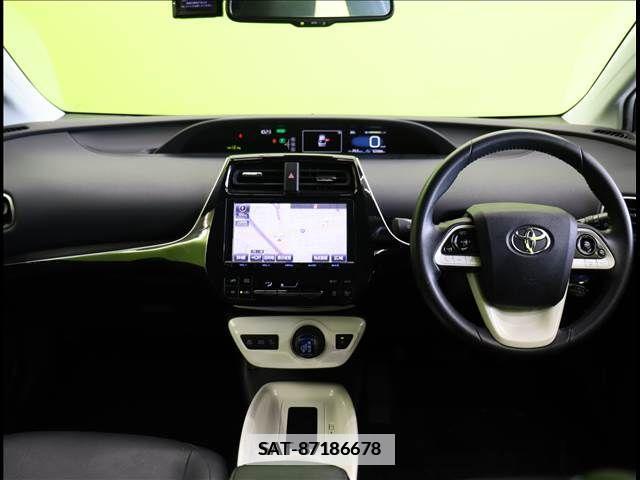 Toyota PRIUS 2016-01 281851-2