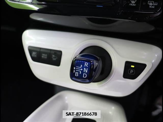 Toyota PRIUS 2016-01 281851-13