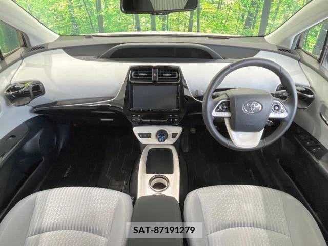 Toyota PRIUS 2017-06 326504-1