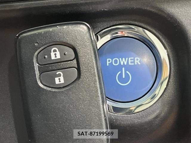 Toyota AQUA 2015-08 380509-4