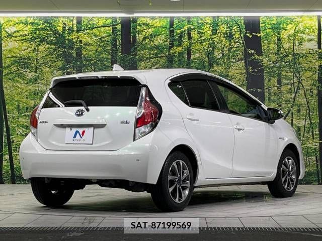 Toyota AQUA 2015-08 380509-16