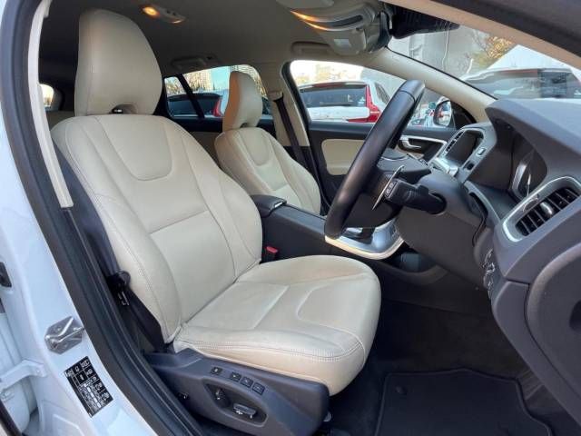 Volvo V60 2016-09 20661-11