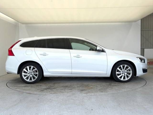Volvo V60 2016-09 20661-19