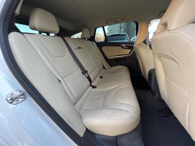 Volvo V60 2016-09 20661-12