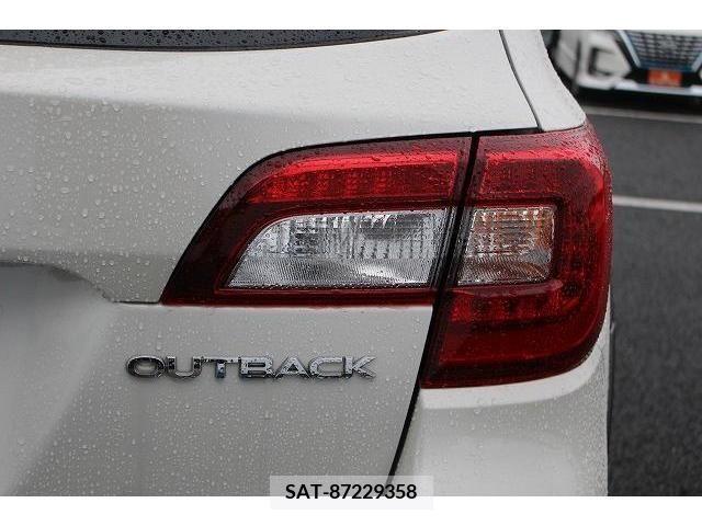 Subaru OUTBACK 2018-02 213674-11