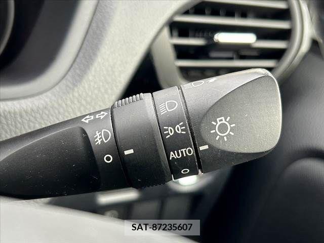 Toyota VOXY 2019-06 336699-6