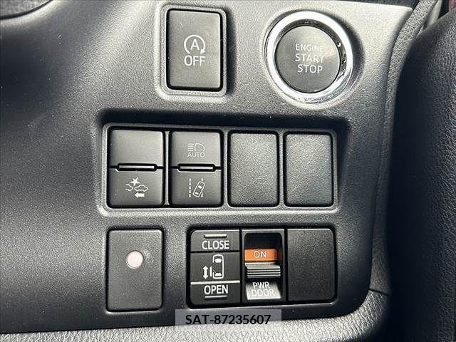Toyota VOXY 2019-06 336699-5