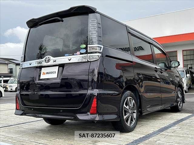 Toyota VOXY 2019-06 336699-14