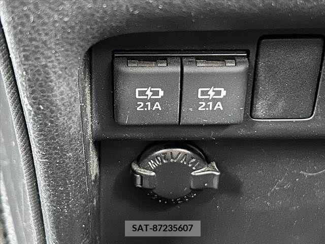 Toyota VOXY 2019-06 336699-27