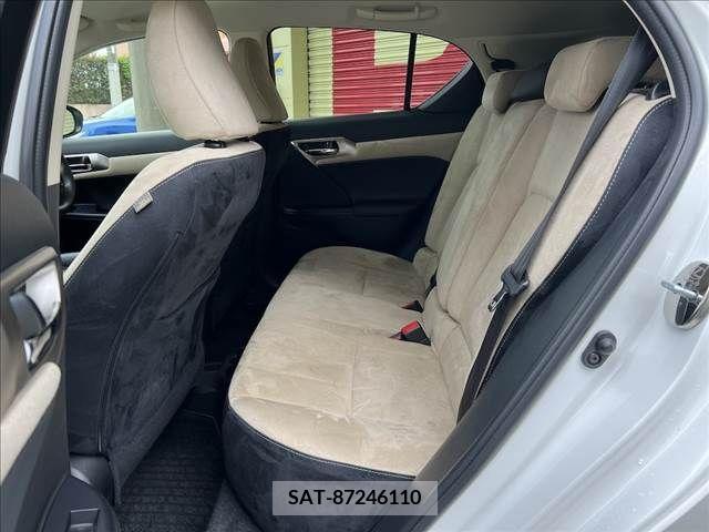 Lexus CT 2014-07 275175-3