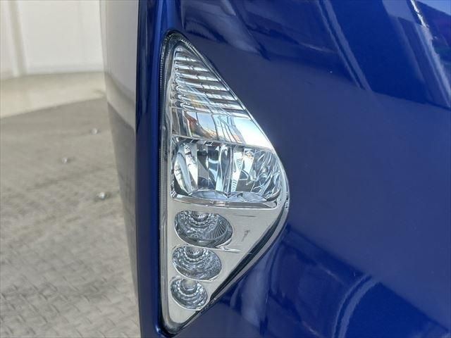 Toyota PRIUS 2016-02 195559-11