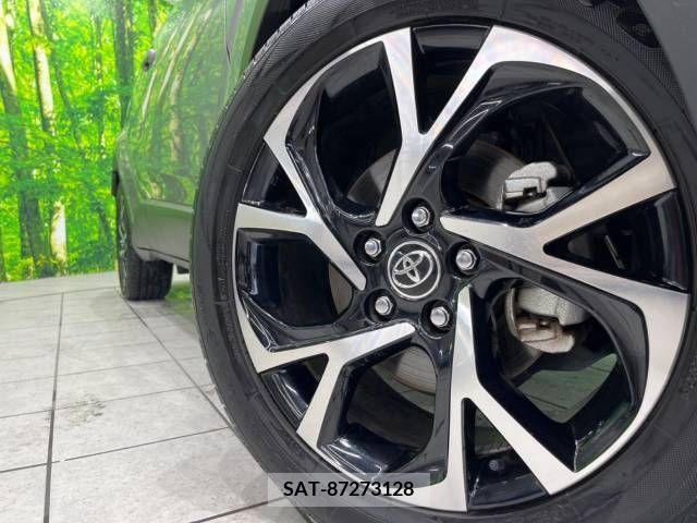 Toyota C-HR 2017-05 242075-13