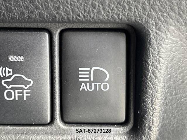 Toyota C-HR 2017-05 242075-6
