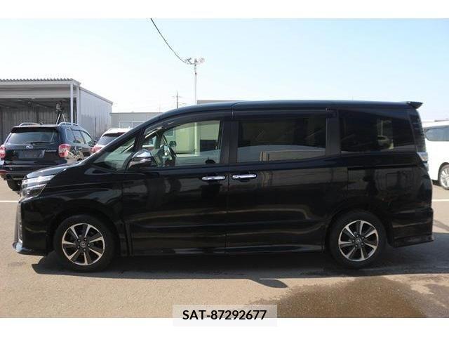 Toyota VOXY 2018-11 372617-8