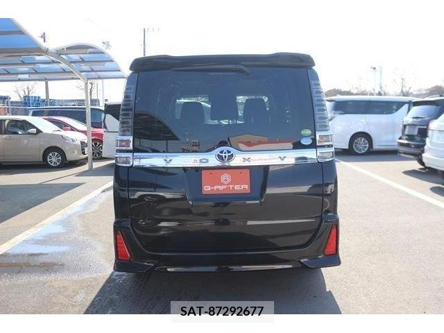 Toyota VOXY 2018-11 372617-7