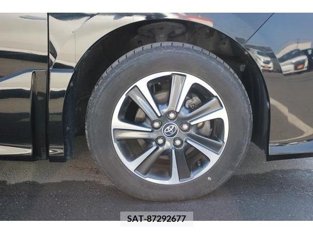 Toyota VOXY 2018-11 372617-11