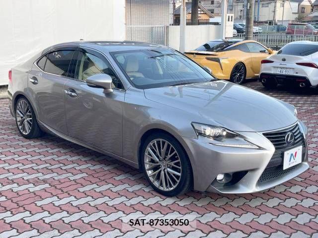 Lexus IS 2014-08 388135-16