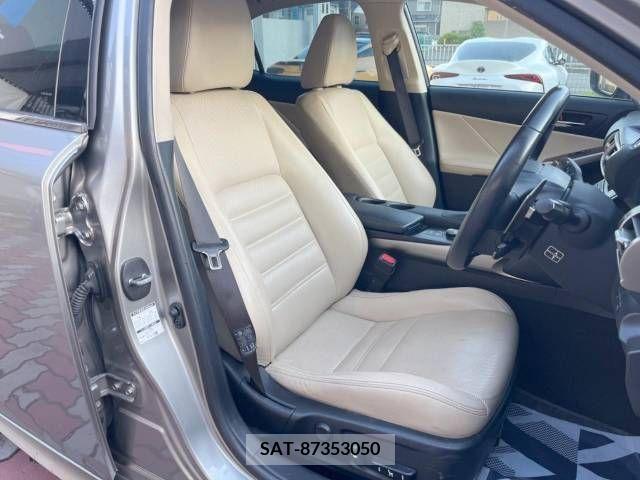 Lexus IS 2014-08 388135-8