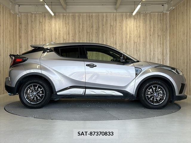 Toyota C-HR 2017-02 294860-3