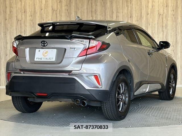 Toyota C-HR 2017-02 294860-4