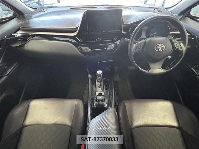 Toyota C-HR 2017-02 294860-18