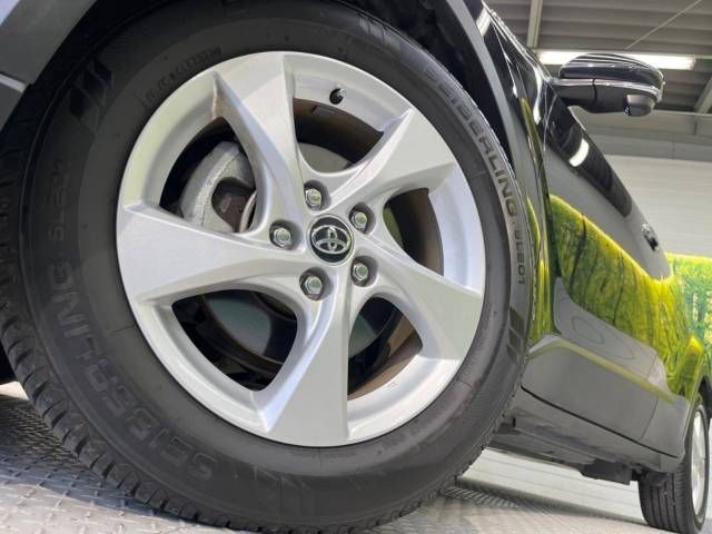 Toyota C-HR 2018-01 12358-13