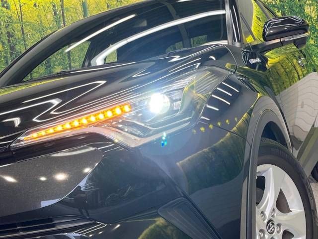 Toyota C-HR 2018-01 12358-12