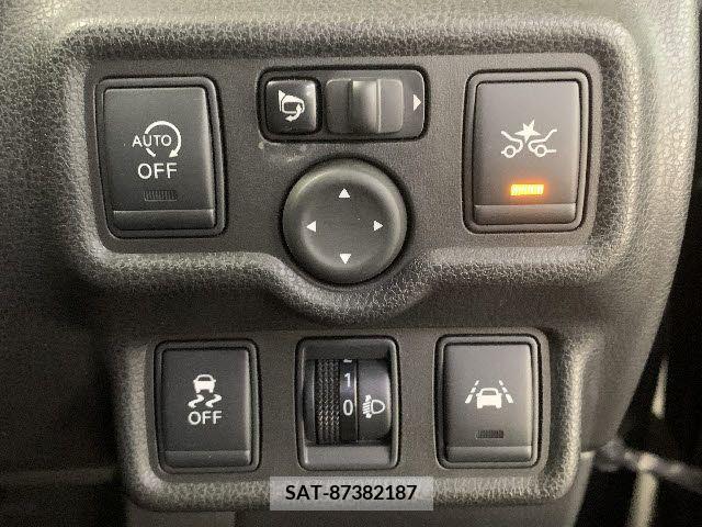 Nissan NOTE 2014-02 365468-10