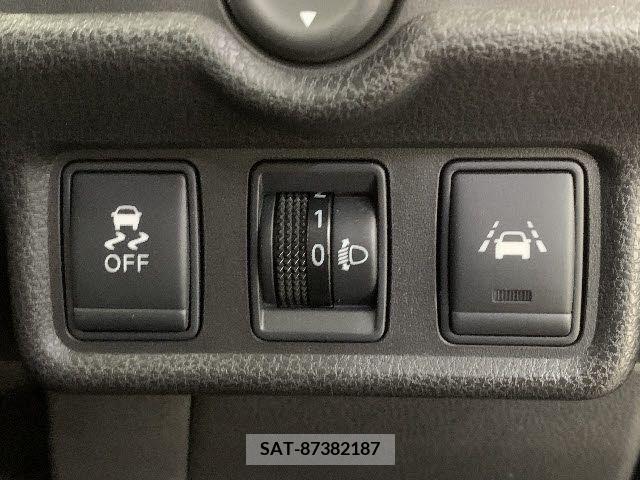 Nissan NOTE 2014-02 365468-11