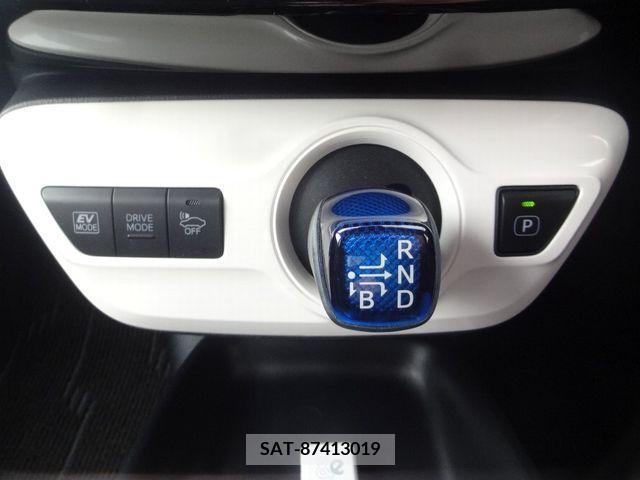 Toyota PRIUS 2017-02 210242-16