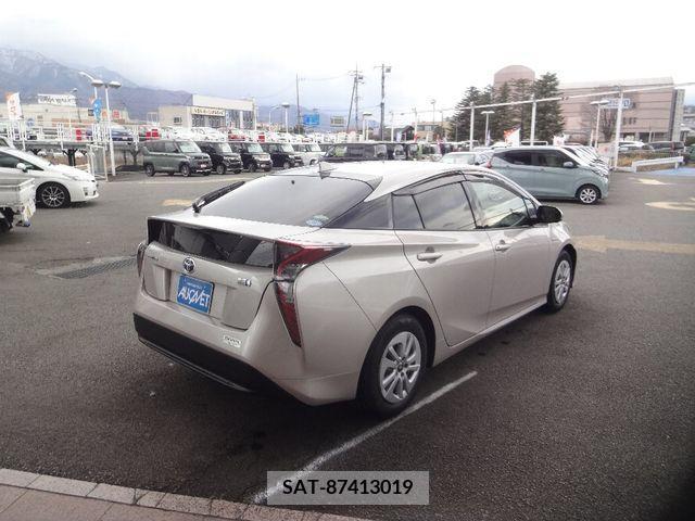 Toyota PRIUS 2017-02 210242-1