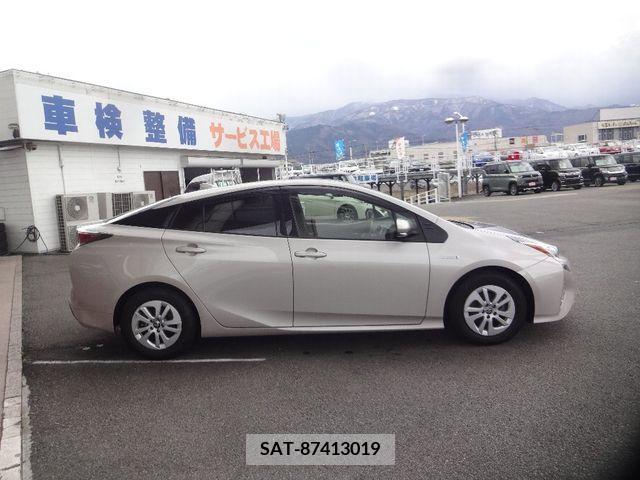 Toyota PRIUS 2017-02 210242-3