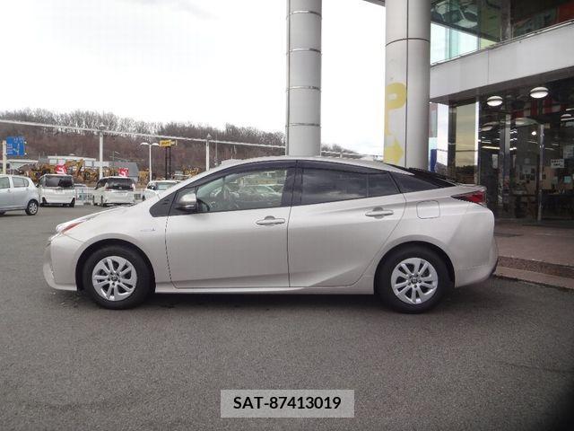 Toyota PRIUS 2017-02 210242-4