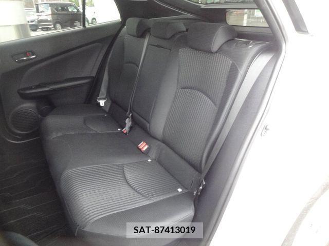 Toyota PRIUS 2017-02 210242-8