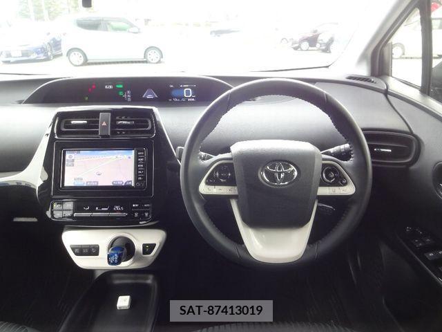 Toyota PRIUS 2017-02 210242-11