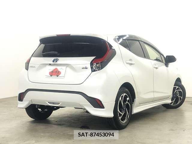 Toyota AQUA 2022-11 356137-2