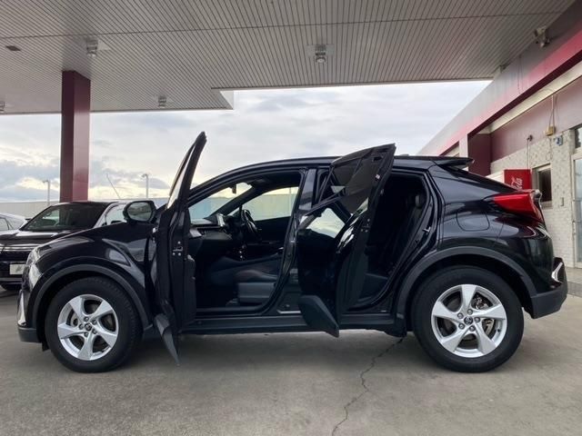 Toyota C-HR 2017-05 4404-5