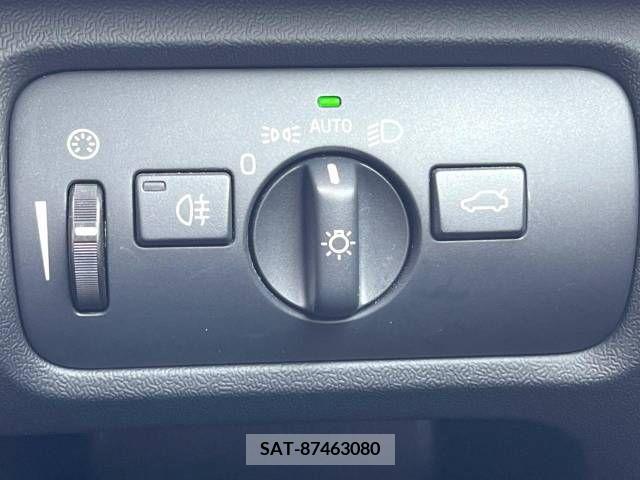 Volvo V40 2018-06 288675-7