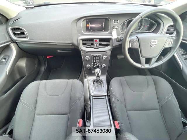 Volvo V40 2018-06 288675-1