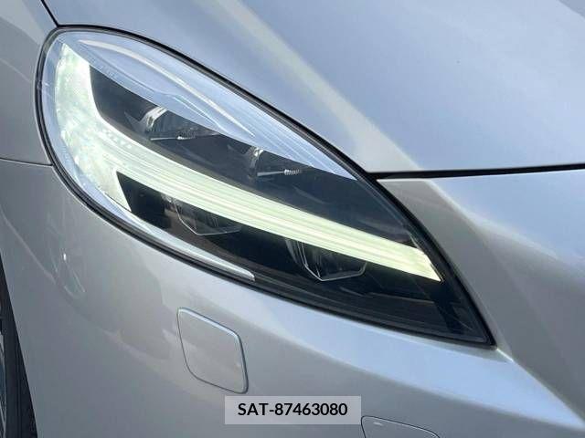 Volvo V40 2018-06 288675-14