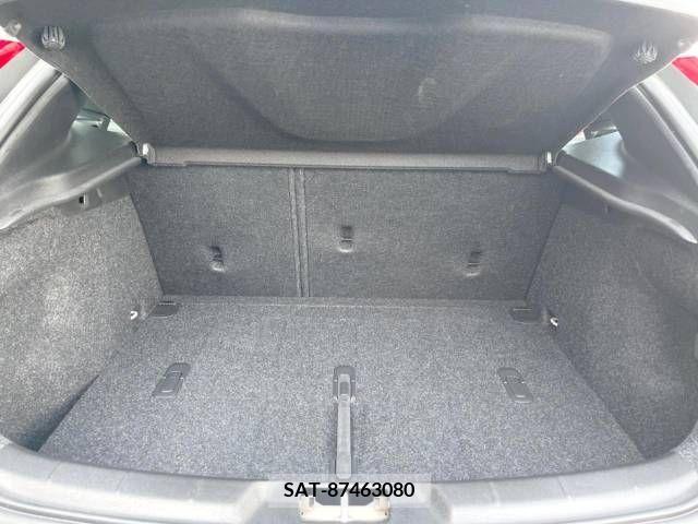 Volvo V40 2018-06 288675-13