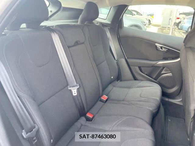Volvo V40 2018-06 288675-12